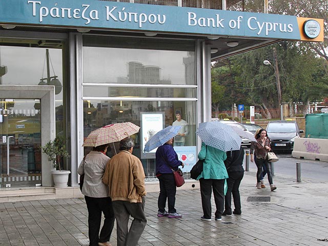 В результате операции по спасению кипрский банк попал в руках русских плутократов