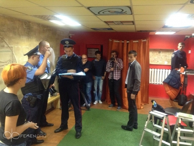 Украинские правоохранители во вторник пришли в киевский офис женского движения Femen для осмотра помещения