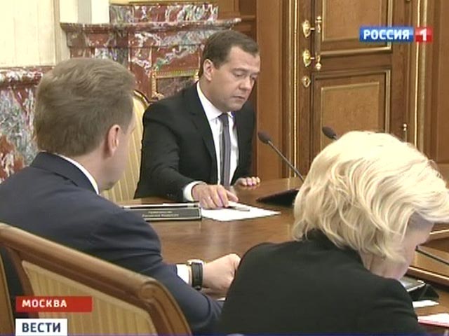 Премьер-министр Российской Федерации Дмитрий Медведев несколько поменял состав правительства. Перестановки пока коснулись лишь нескольких заместителей министров