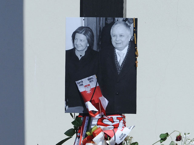 Сайт знакомств извинился за использование фото покойного Леха Качиньского на рекламных щитах