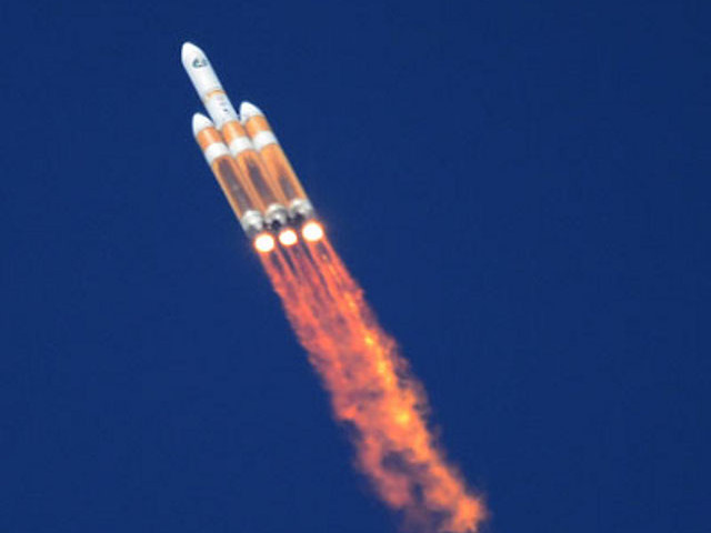 В американском штате Калифорния состоялся запуск тяжелой ракеты-носителя Delta 4 с засекреченным спутником, который будет использоваться в интересах Национального управления разведки США