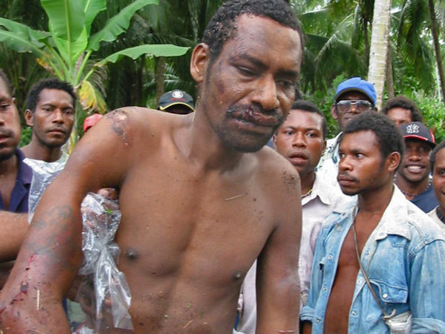 В Папуа - Новой Гвинее убит лидер местной псевдохристианской секты Стивен Тари, прославившийся совершением ритуальных убийств, каннибализмом и гаремами с несовершеннолетними детьми