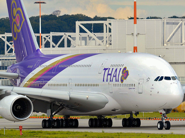 В международном аэропорту Гонконга из-за сильной турбулентности во время посадки самолета А-380 тайской авиакомпании "Thai Airways" пострадали 45 человек