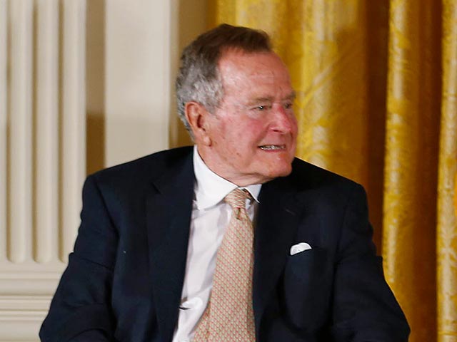 Офис бывшего президента США Джорджа Буша-старшего в воскресенье ошибочно сообщил о смерти экс-лидера ЮАР Нельсона Манделы