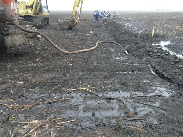 Поврежденный в Волгоградской области нефтепровод восстановят за сутки, экспорт из Новороссийска "сдвинется"