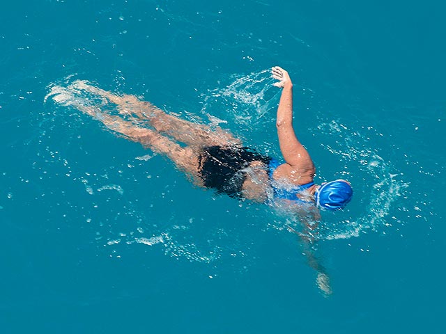 Американская пловчиха Дайана Найад установила мировой рекорд, переплыв Флоридский пролив, разделяющий побережье США и Кубы