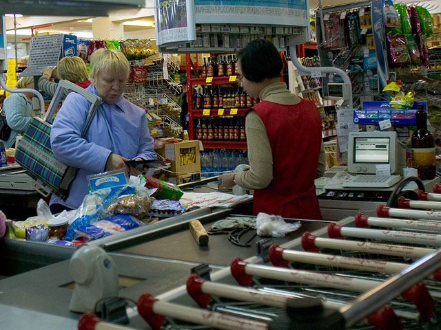 Россиян больше всего беспокоят три проблемы: рост цен, бедность и коррупция
