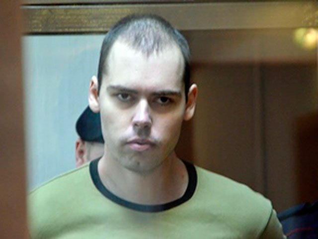 В Мосгорсуде в ходе прений в четверг гособвинитель потребовал приговорить юриста Дмитрия Виноградова, обвиняемого в расстреле своих шести коллег, к максимальному наказанию - пожизненному заключению в колонии строгого режима
