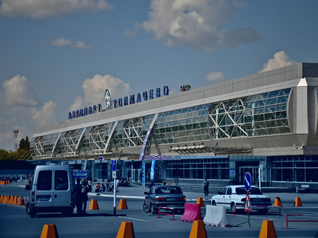 В Новосибирском аэропорту "Толмачево" совершил вынужденную посадку самолет А-319 с пассажирами на борту