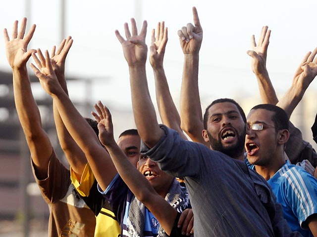 Египетское правительство лишило ассоциацию "Братья-мусульмане" статуса неправительственной организации. "Братья-мусульмане", существующие с 1928 года, были зарегистрированы как НКО в марте 2013 года