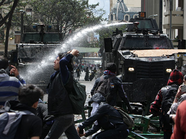 В колумбийской провинции Каука полиция разогнала демонстрацию фермеров, около 40 человек ранены