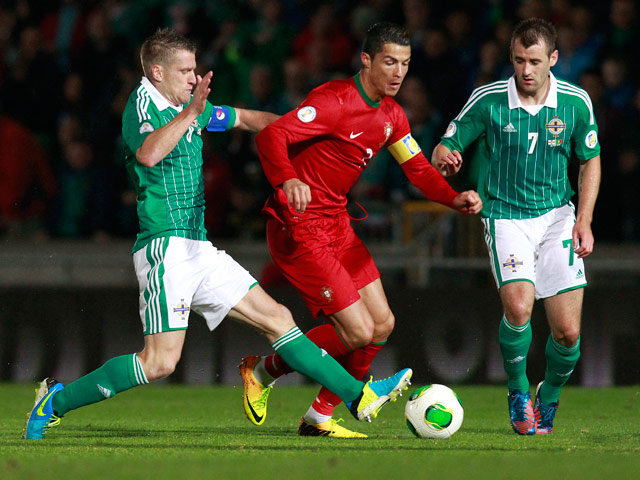 Три гола Роналду помогли Португалии одолеть в гостях Северную Ирландию 