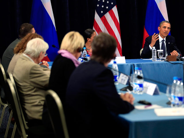 Изначально встреча президента США Барака Обамы с российскими правозащитниками в отеле Crown Plaza у аэропорта Пулково-2 должна была продлиться не больше 40 минут, но в итоге растянулась на полтора часа