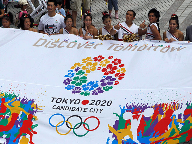 Такое решение в ходе тайного голосования было принято на сессии Международного олимпийского комитета в Буэнос-Айресе. Японская столица выиграла это право в борьбе с Мадридом и Стамбулом