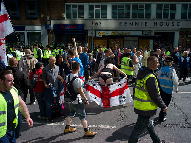 Более 160 человек задержаны этой ночью на востоке британской столицы в ходе марша "против исламизации Великобритании", устроенного неправительственной организацией Английская лига защиты