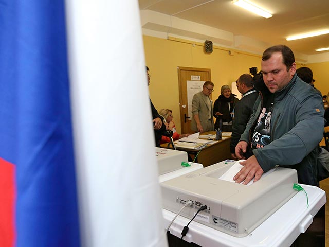 Мосизбирком объявил, что выборы мэра в столице проходят без нарушений. Независимые наблюдатели зафиксировали более сотни жалоб, правда, в основном процедурного характера. К полудню в Москве проголосовали 7,14% избирателей