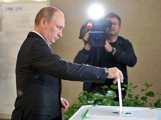 Президент РФ Владимир Путин принял участие в выборах мэра столицы на избирательном участке номер 2151 в Российской академии наук на улице Косыгина