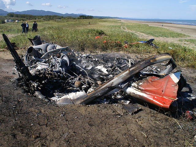 На Сахалине упал вертолет Ми-2, на борту находились три человека, все они найдены погибшими