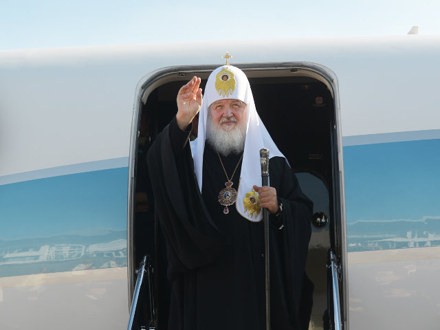 В беседе с журналистами в аэропорту Кишинева, откуда патриарх вылетел в Москву он заявил, что единая православная Церковь не делит Молдавию и может помочь в решении проблемы Приднестровья