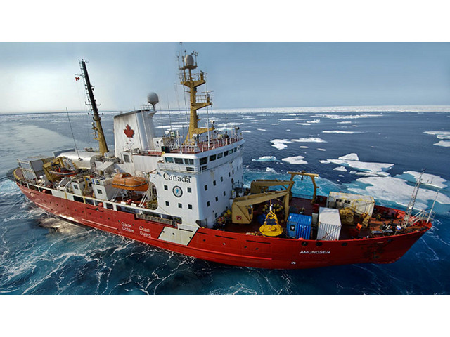 Вертолет Береговой охраны Канады упал в воды пролива Мак-Клур у побережья острова Банкс, в западной части Канадского арктического архипелага