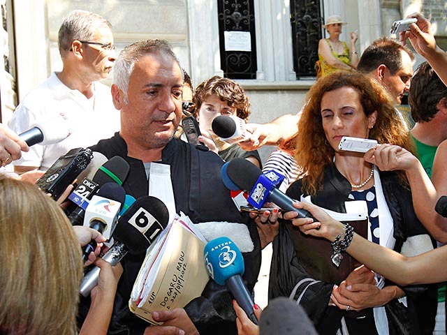 Румынский адвокат Кэтэлин Данку, защитник обвиняемых по делу о краже семи картин из музея "Кюнстхал" Раду Догару и его матери Ольги Догару, заявил журналистам, что пять полотен женщина якобы передала неизвестному мужчине сразу после ареста ее сына