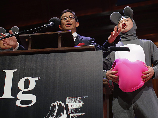 В области медицины награду получила группа японских и китайских ученых под руководством Масатеру Учияма, изучавших воздействие оперы на мышей, перенесших трансплантацию сердца