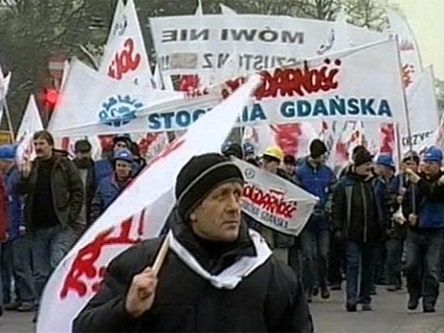 Польские профсоюзы проводят в столице страны Варшаве финальную акцию протеста, которая завершает стартовавший в среду четырехдневную серию манифестаций и митингов