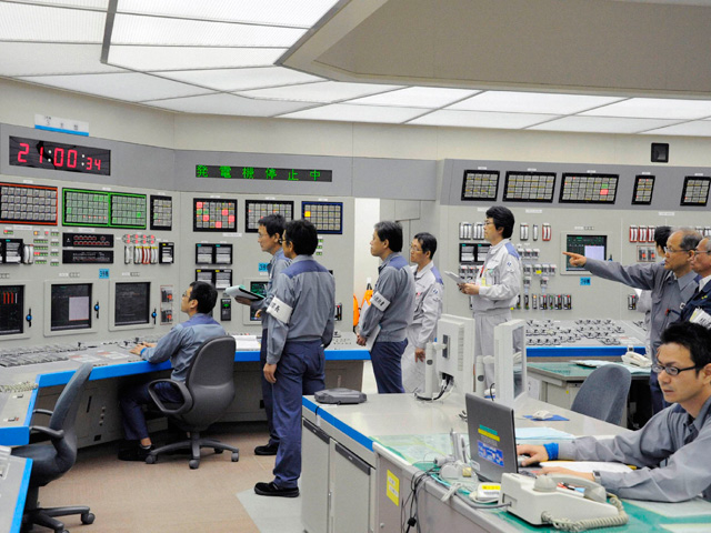 Процесс остановки последнего действующего в Японии атомного реактора - четвертого энергоблока АЭС "Ои" на юго-западе острова Хонсю - начала сегодня компания-оператор "Кансай электрик пауэр" (KEPCO)
