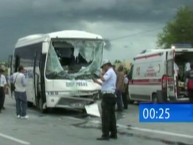 Экскурсионный автобус с российскими туристами попал в аварию на турецком курорте Мармарис, пострадали 38 человек