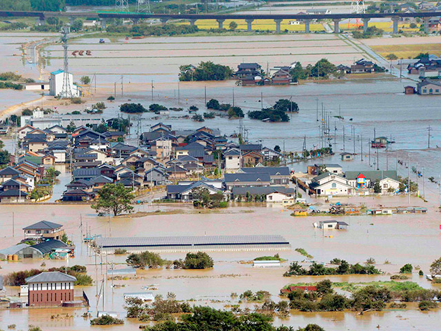 Около 8 утра в понедельник 16 сентября тайфун "Мань-И" обрушился на город Тойохаши, расположенный на юго-западе острова Хонсю, вызвав проливной дождь и шквалистый ветер, и теперь продвигается на северо-восток