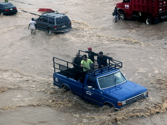 Число погибших в результате урагана "Ингрид" и тропического шторма "Мануэль" в Мексике, по последним данным, достигло 50 человек