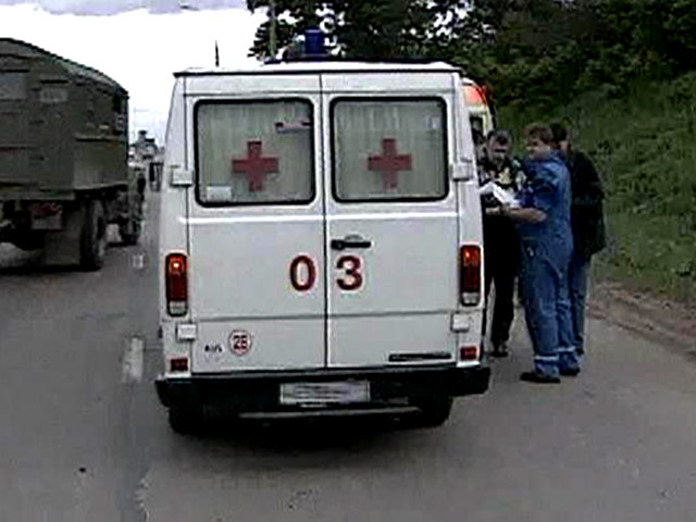 Пассажир легкового автомобиля "Лада Приора" скончался через несколько часов после драки, возникшей на федеральной трассе "Кавказ" в Кировском районе Северной Осетии