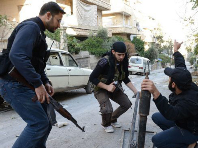 Сирийская столица подверглась нескольким обстрелам из минометов. Один из залпов был дан по христианскому кварталу Касаа. Погибли пять мирных жителей, свыше 30 ранены