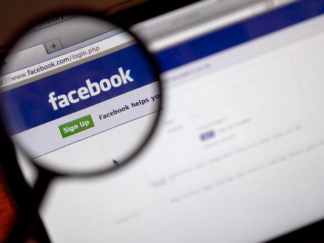 Сайт социальной сети Facebook в России внесен в реестр запрещенных сайтов и может быть заблокирован, если компания в течение трех суток не устранит нарушения. Об этом сообщил ИТАР-ТАСС представитель Роскомнадзора Владимир Пиков