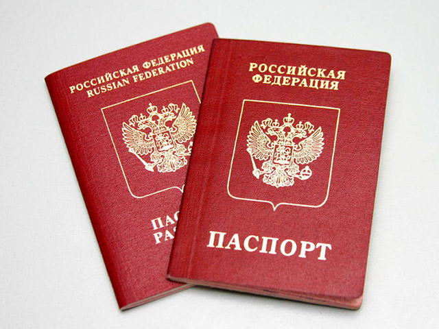Многие россияне хотят вернуть в паспорта графу "национальность", а при выборах почти половина опрошенных в первую очередь смотрят на национальность кандидатов