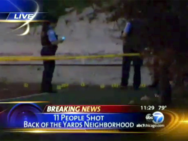 Полиция США ищет вооруженного преступника, устроившего бойню в парке города Чикаго (штат Иллинойс). Там от пуль пострадали больше десяти человек. Среди тех, кто получил тяжелые ранения, оказался малолетний ребенок