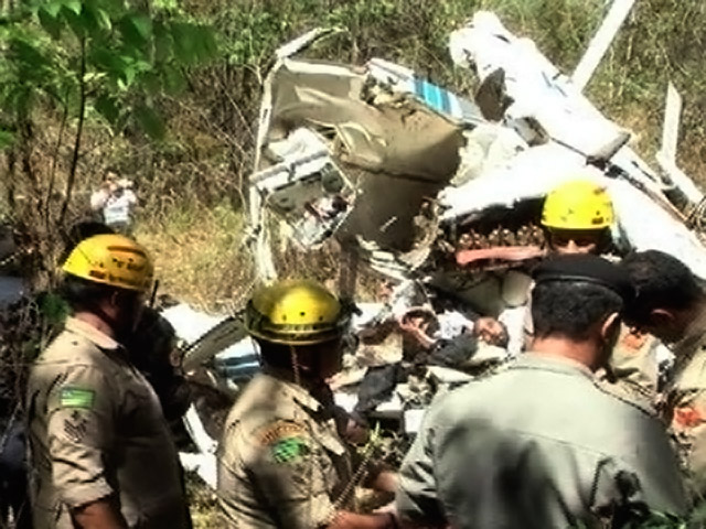 В результате падения легкомоторного самолета в бразильском штате Гояс погибли пять человек