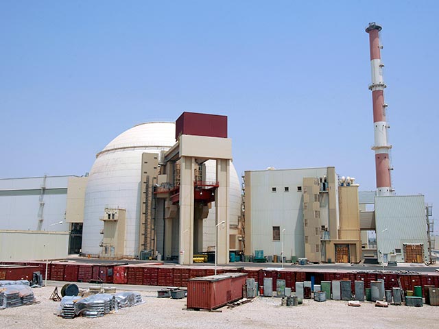 Иран в понедельник получит контроль над АЭС Бушер, построенной Россией