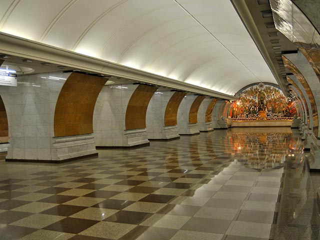 На чеховской метро