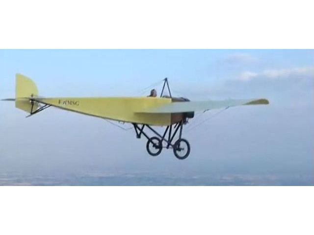 Успехом завершилась попытка повторить маршрут знаменитого летчика Ролана Гарроса, ставшего первым авиатором, пересекшим Средиземное море по воздуху ровно сто лет назад