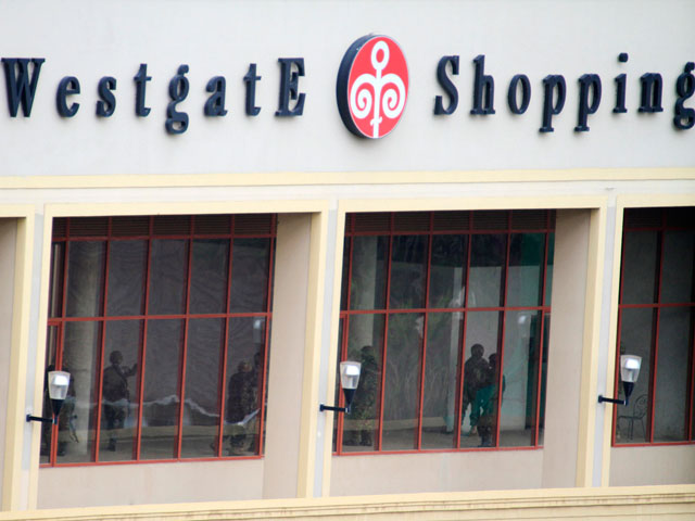 В Кении в среду начался трехдневный траур в связи с бойней, устроенной боевиками группировки "Аш-Шабаб" в торговом центре Westgate в столице страны