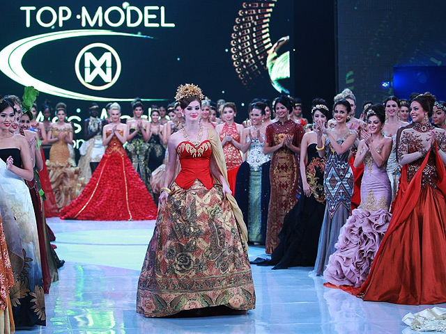 Участница от Украины Анна Заячковская вошла в десятку победительниц состоявшегося во вторник состязания "Топ-модель" в рамках всемирного конкурса "Мисс Мира 2013"