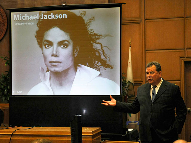 Иск семьи Майкла Джексона к организатору его последних концертов уменьшился до 290 млн долларов