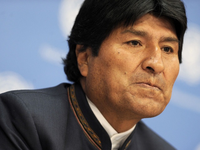 Традиционное для коренных жителей Боливии гадание на листьях коки предсказало нынешнему президенту страны Эво Моралесу победу на предстоящих выборах в 2014 году, однако свой следующий срок до конца он отработать не сможет