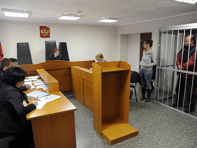 Ленинский суд Мурманска арестовал на два месяца 22 из 30 задержанных активистов Greenpeace по делу о ЧП на платформе "Приразломная". Еще восьми участникам инцидента продлили задержание на 72 часа