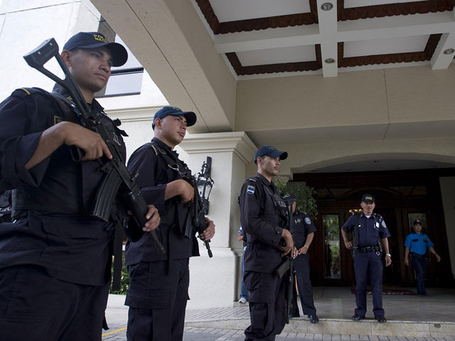 В Венесуэле арестованы гвардейцы и сотрудники авиакомпании Air France, загрузившие на рейс 31 чемодан с кокаином