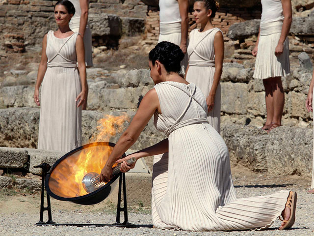 Огонь сочинской Олимпиады благополучно зажжен у Храма Геры