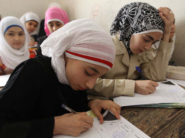 "Аль-Каида" В Сирии заставляет школьниц носить хиджаб