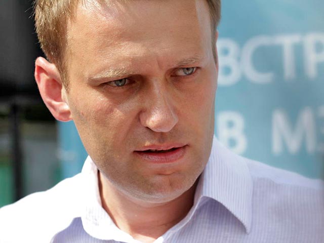 Оппозиционный экс-кандидат в мэры Москвы Алексей Навальный сообщил, что не будет присутствовать на обжаловании приговора ему и Петру Офицерову по так называемому делу "Кировлеса" в кировском областном суде 9 октября