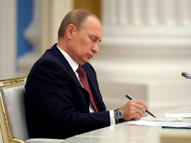 Президент России подписал закон о внесении поправок в Налоговый кодекс, вступающих в силу с 1 января 2014 года